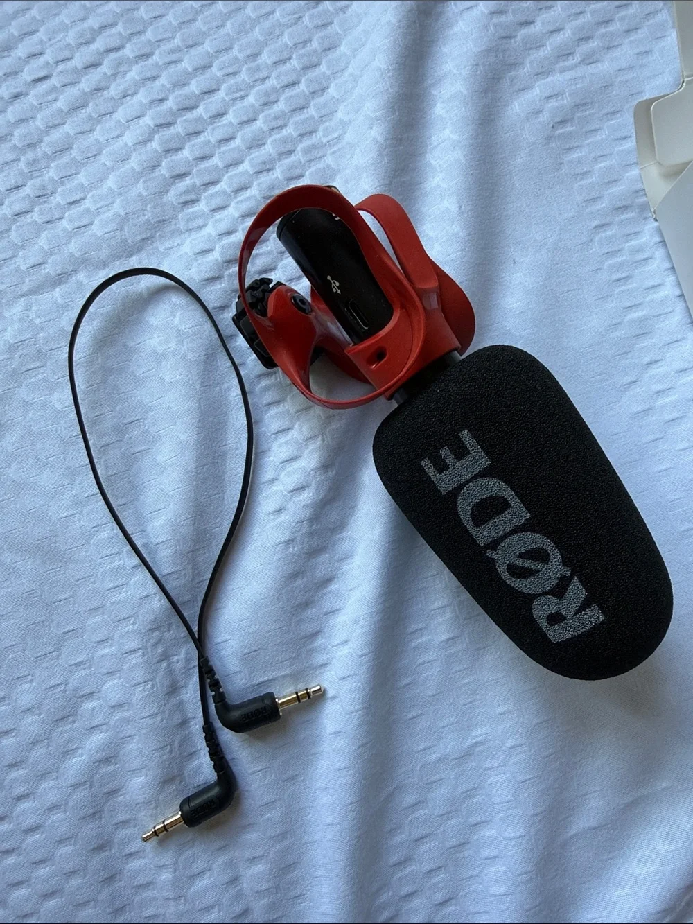 RØDE VideoMic GO II On-Camera Shotgun Microphone - Black & Red